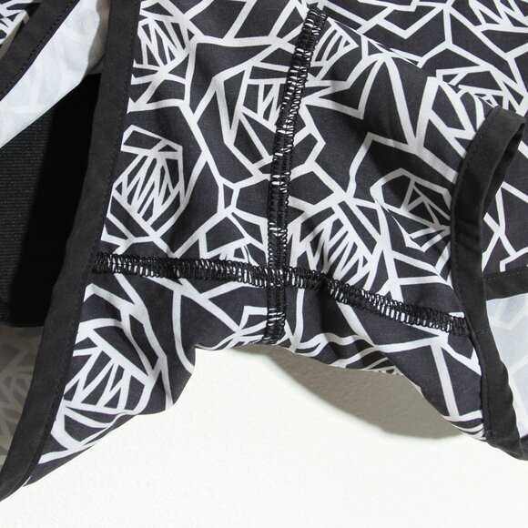 Lululemon Speed Short Posey Black White / Miss Mosaic Black / Black Size 6 - Picture 3 of 12